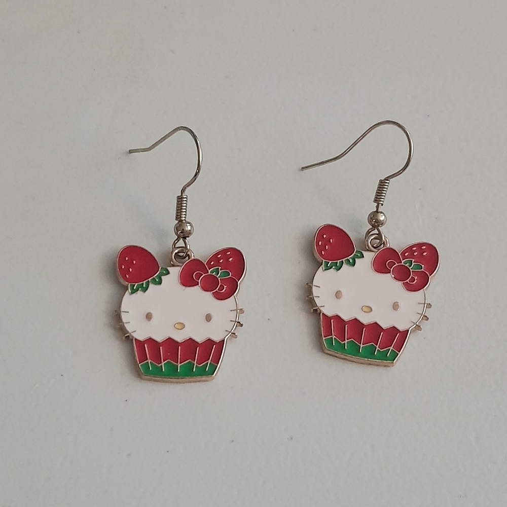 Kitty in a Strawberry Basket Necklace, Earrings & Bracelet Set - Picture 3 of 5